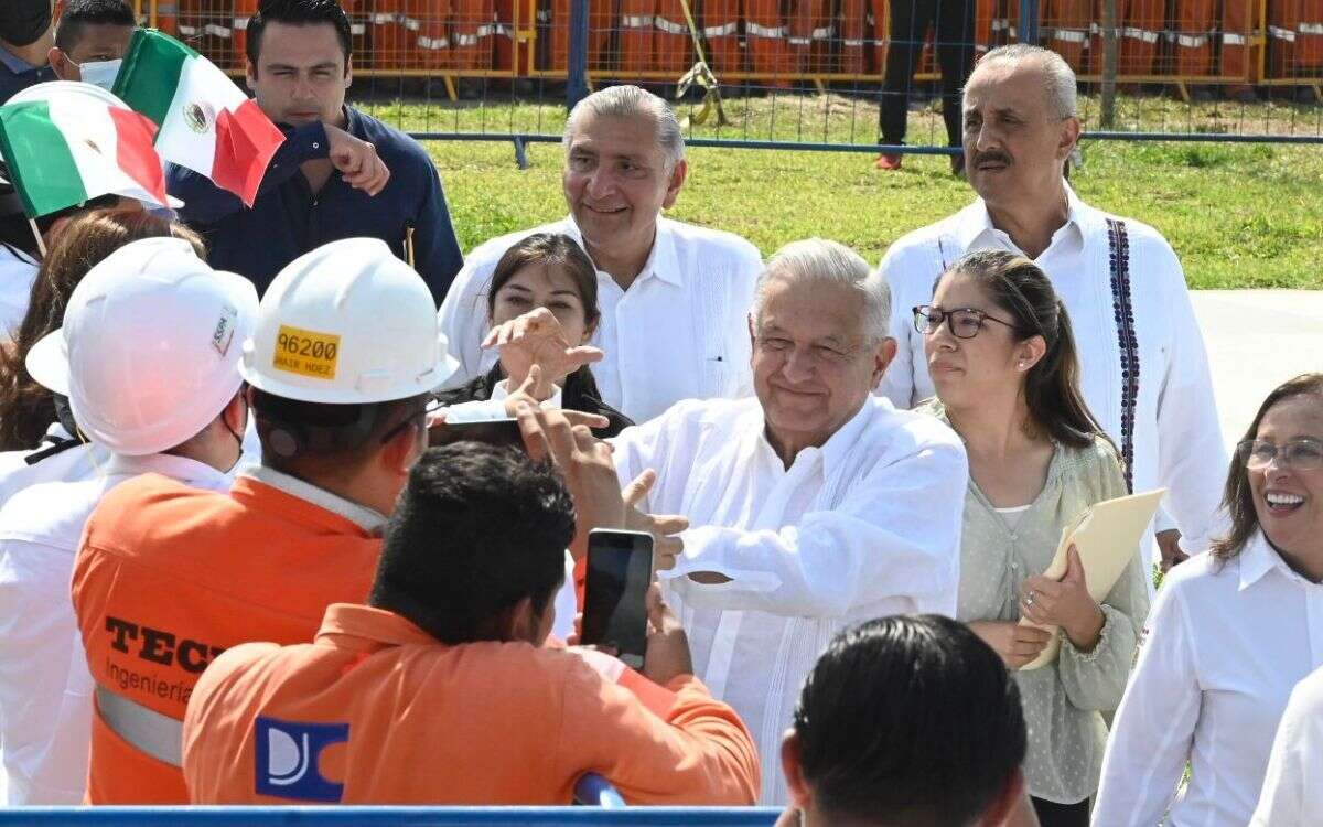 AMlo dia del trabajo 1