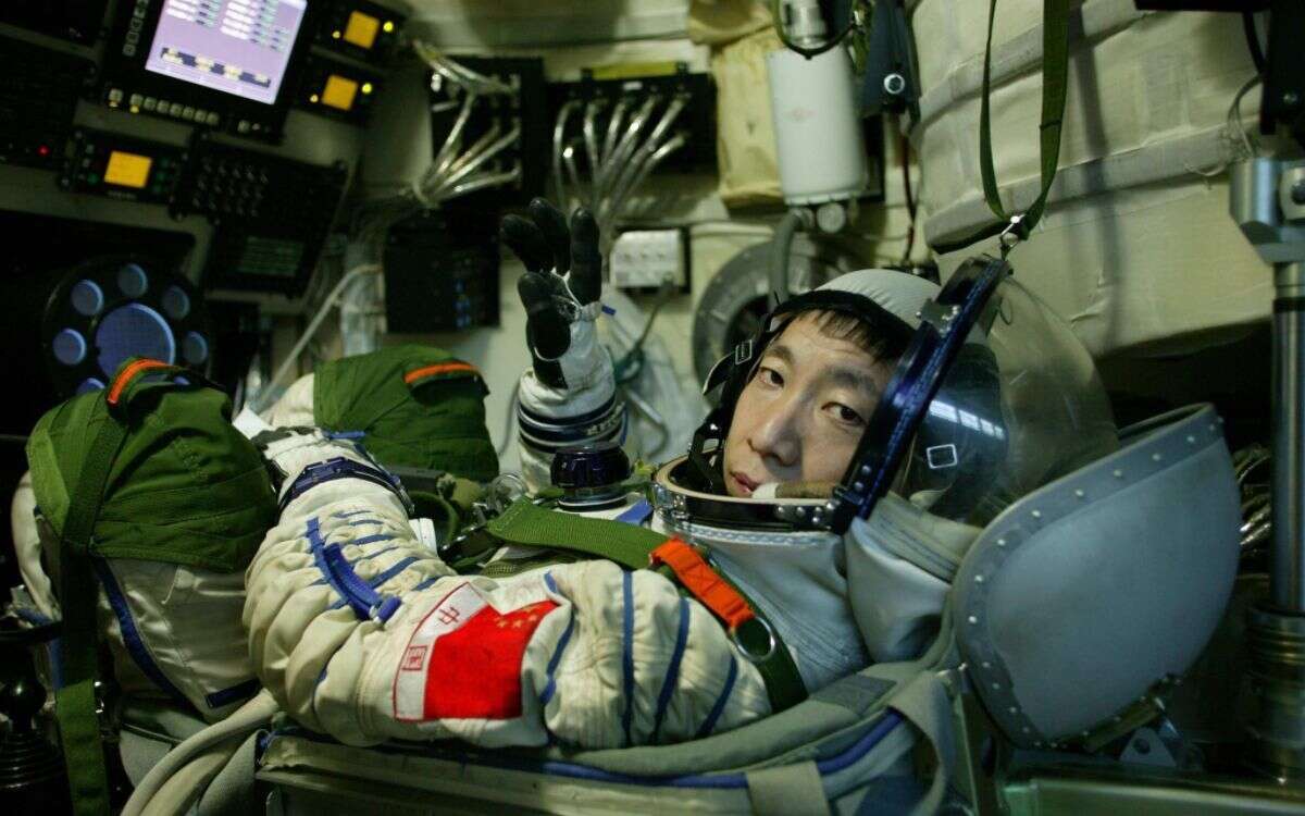 ast02 1