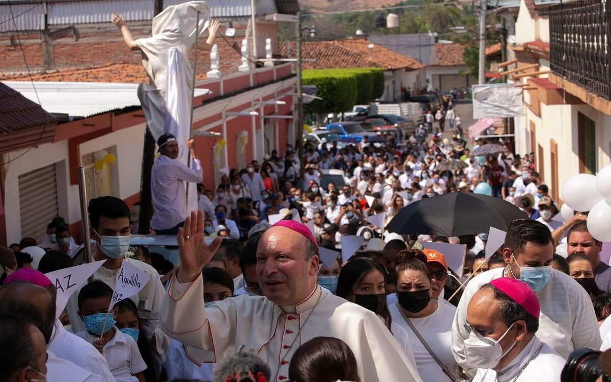 Representante del Papa acude al llamado de AMLO para pacificar al país.
