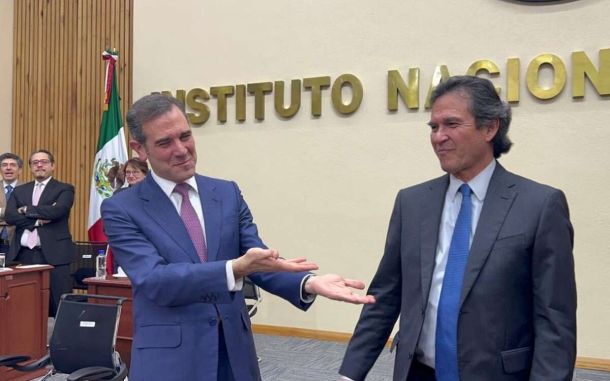 Edmundo Jacobo se queda en INE
