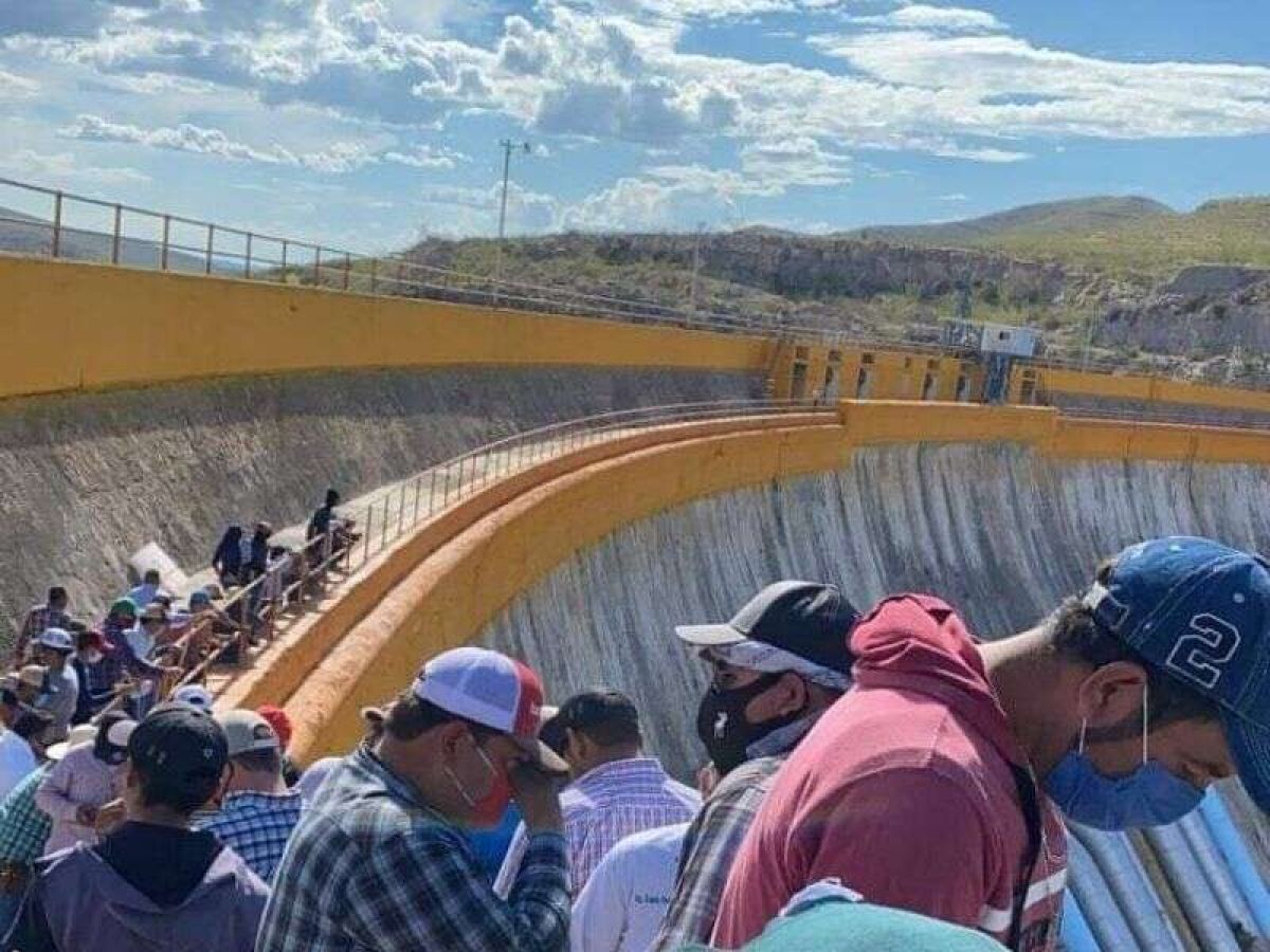López Obrador enfrenta sociedad con fuerzas del orden