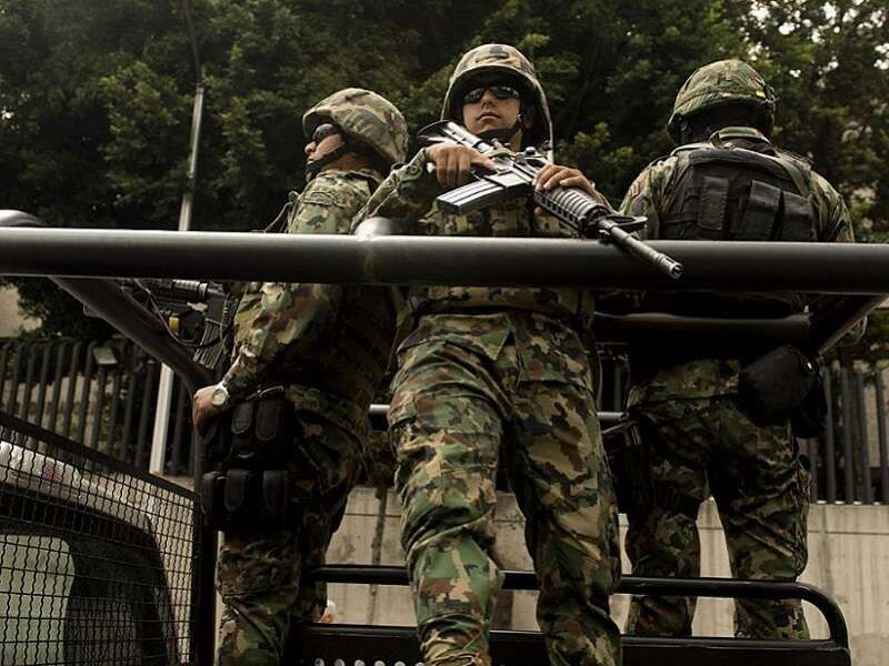 Exponer a los militares