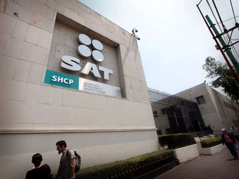 SAT cobra indebidamente a empresarios