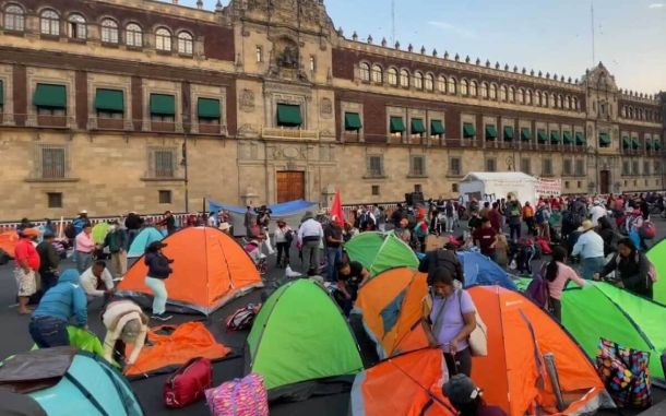 Toman el Zócalo profesores de la CNTE 